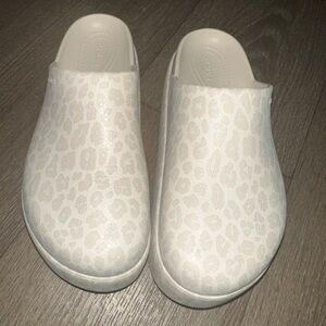 DYLAN PLATFORM CROCS